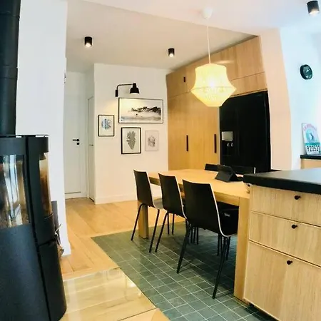 Maison Lumineuse De 100m2 Avec Jardin Et Parking. Villa
