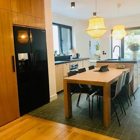 Maison Lumineuse De 100m2 Avec Jardin Et Parking. Villa *