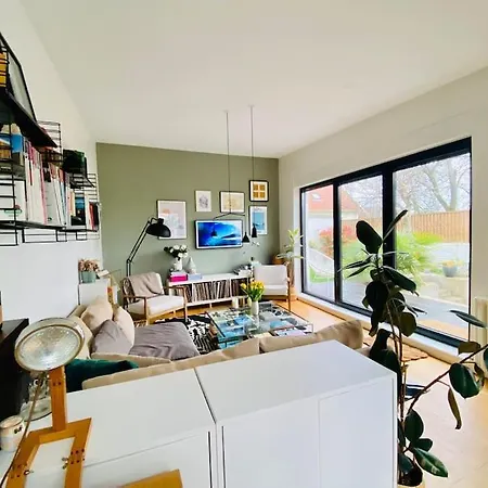Villa Maison Lumineuse De 100m2 Avec Jardin Et Parking. Nanterre