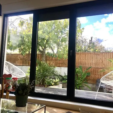 Maison Lumineuse De 100m2 Avec Jardin Et Parking. Villa Nanterre